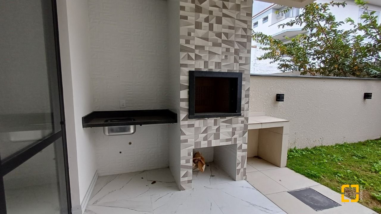 Casa com 87m², 4 quartos (sendo 1 suíte), 2 garagens, no bairro Canasvieiras em Florianópolis