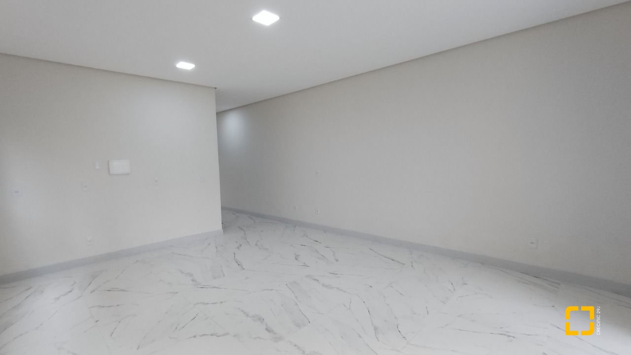 Casa com 87m², 4 quartos (sendo 1 suíte), 2 garagens, no bairro Canasvieiras em Florianópolis