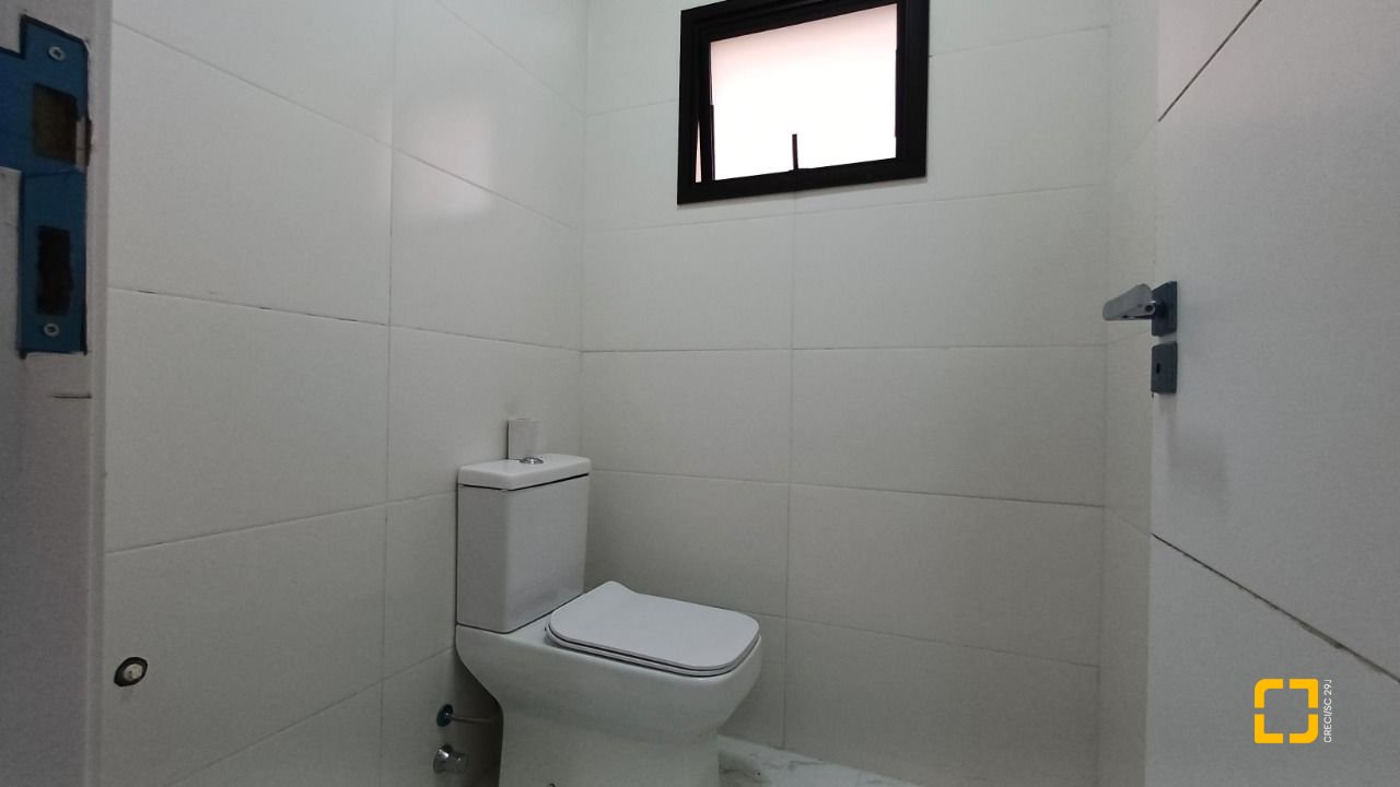 Casa com 87m², 4 quartos (sendo 1 suíte), 2 garagens, no bairro Canasvieiras em Florianópolis