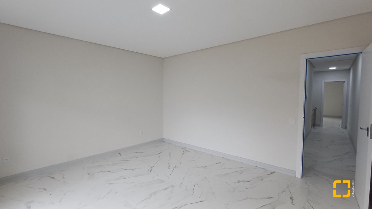 Casa com 87m², 4 quartos (sendo 1 suíte), 2 garagens, no bairro Canasvieiras em Florianópolis