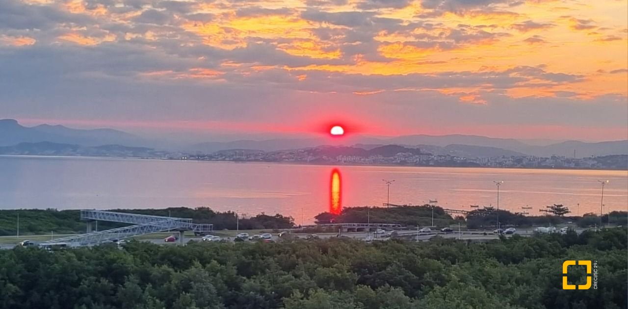 Apartamento com 77m², 4 quartos (sendo 1 suíte), 2 garagens, no bairro Costeira do Pirajubaé em Florianópolis