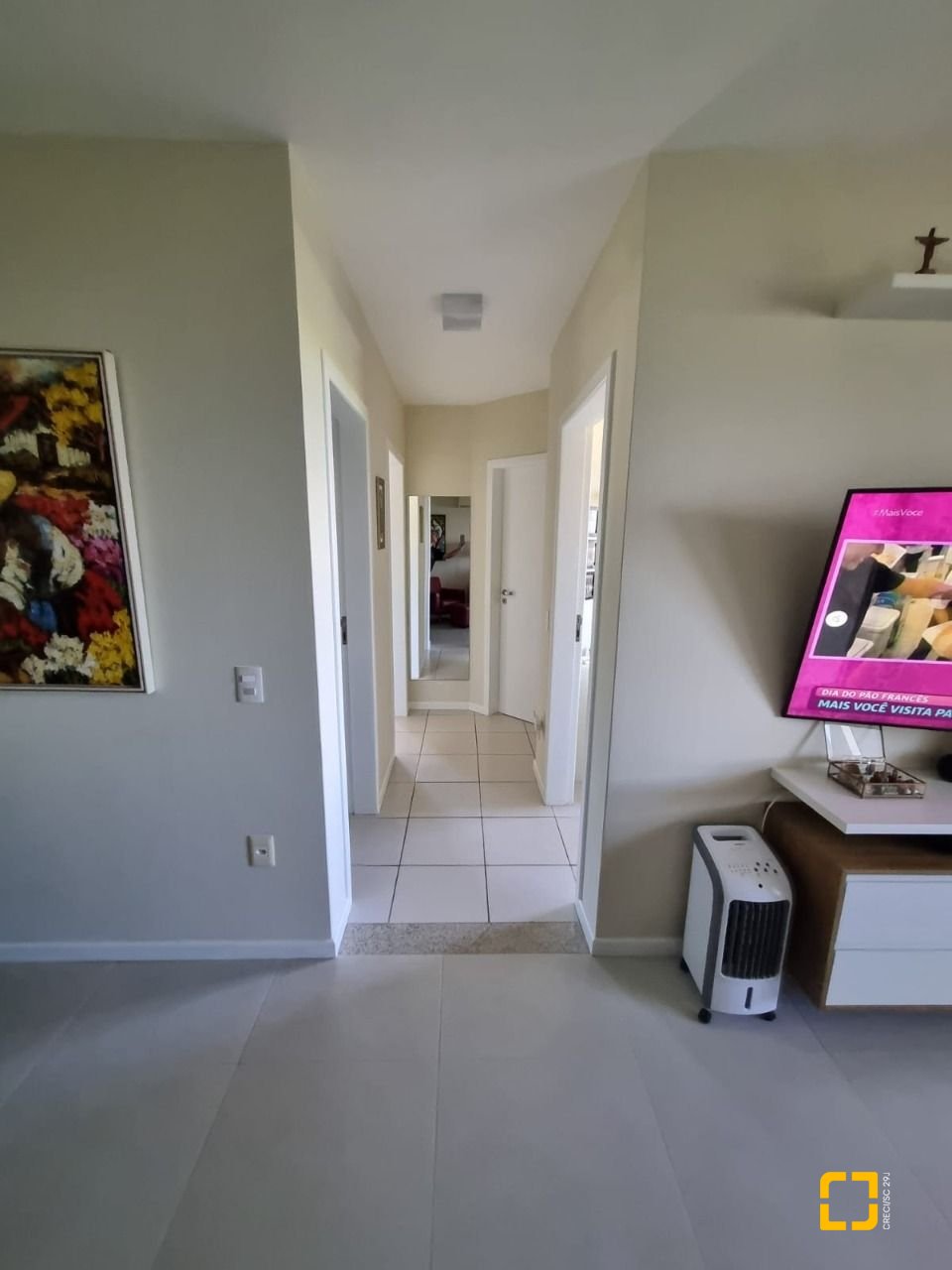 Apartamento com 77m², 4 quartos (sendo 1 suíte), 2 garagens, no bairro Costeira do Pirajubaé em Florianópolis