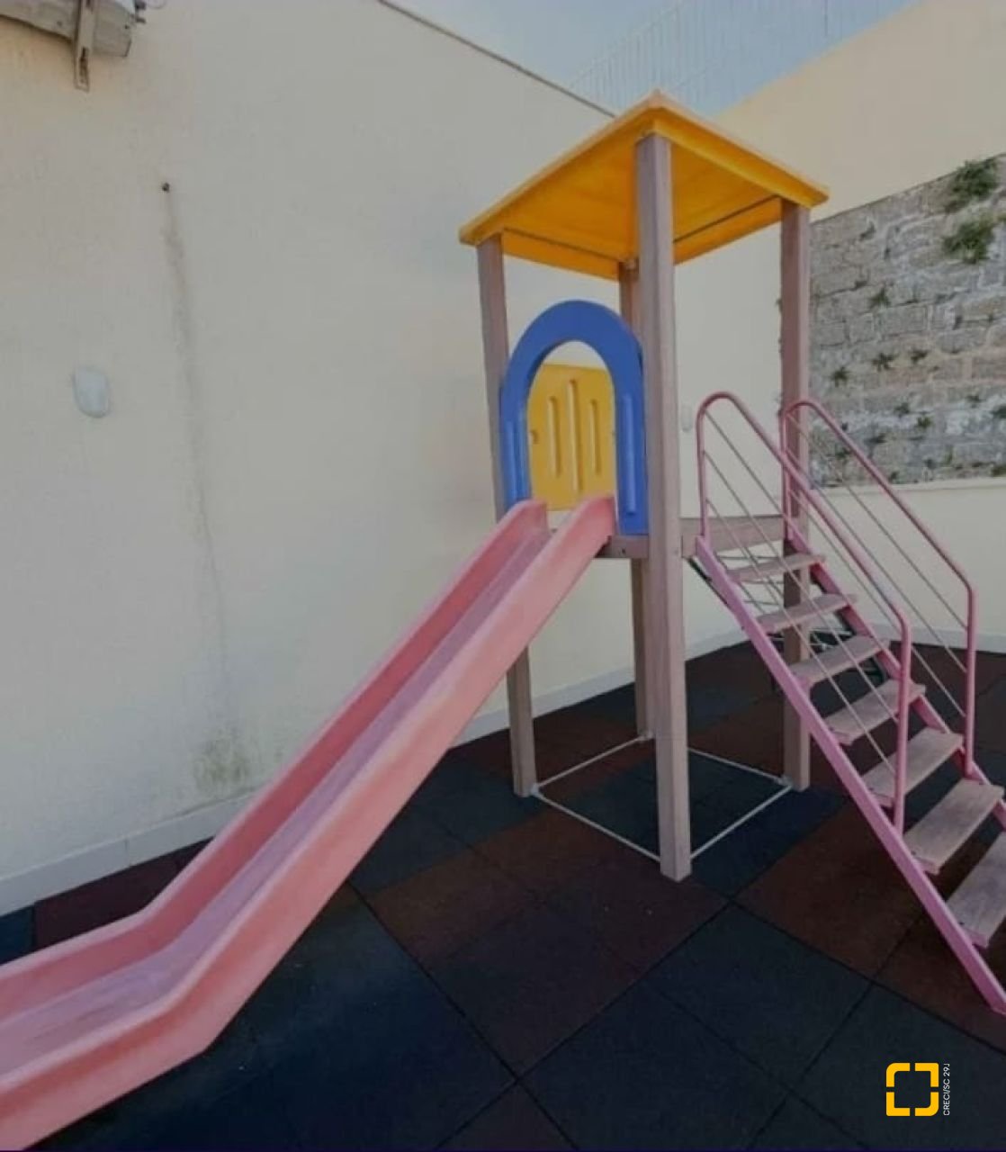 Apartamento com 77m², 4 quartos (sendo 1 suíte), 2 garagens, no bairro Costeira do Pirajubaé em Florianópolis