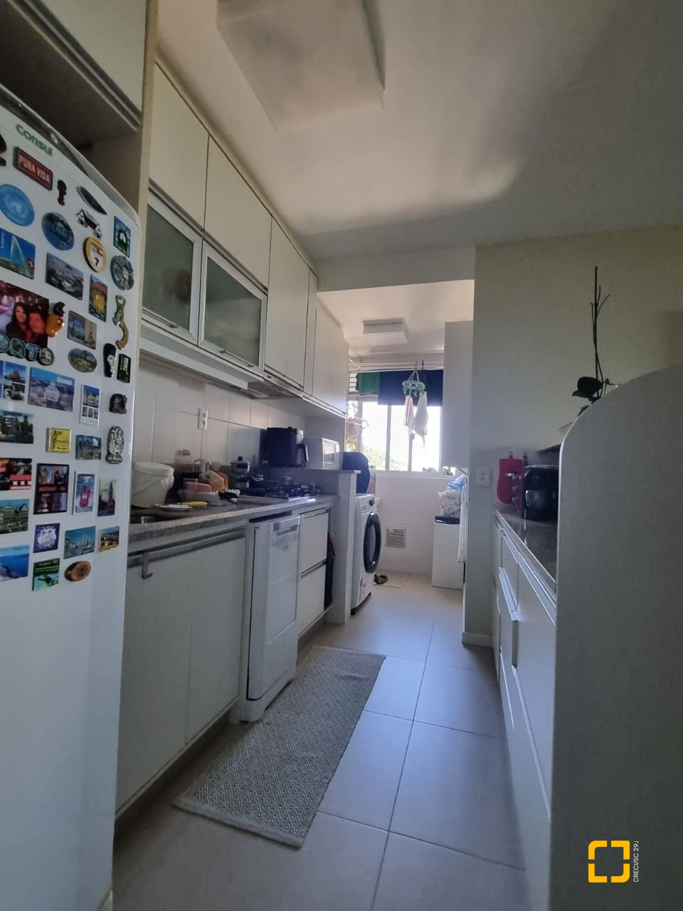 Apartamento com 77m², 4 quartos (sendo 1 suíte), 2 garagens, no bairro Costeira do Pirajubaé em Florianópolis