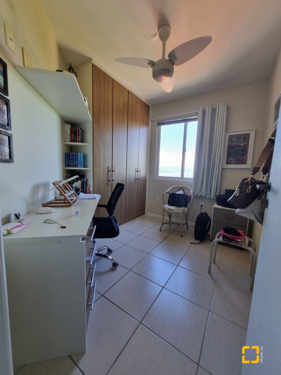 Apartamento com 77m², 4 quartos (sendo 1 suíte), 2 garagens, no bairro Costeira do Pirajubaé em Florianópolis