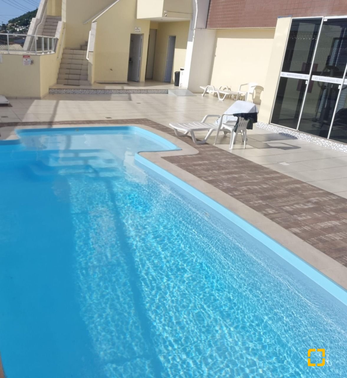 Apartamento com 77m², 4 quartos (sendo 1 suíte), 2 garagens, no bairro Costeira do Pirajubaé em Florianópolis