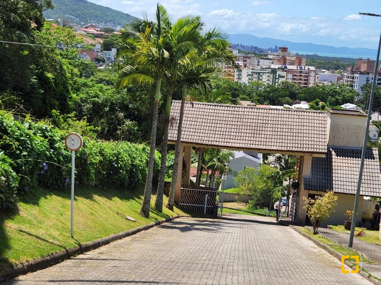 Terreno com 794m², no bairro Córrego Grande em Florianópolis