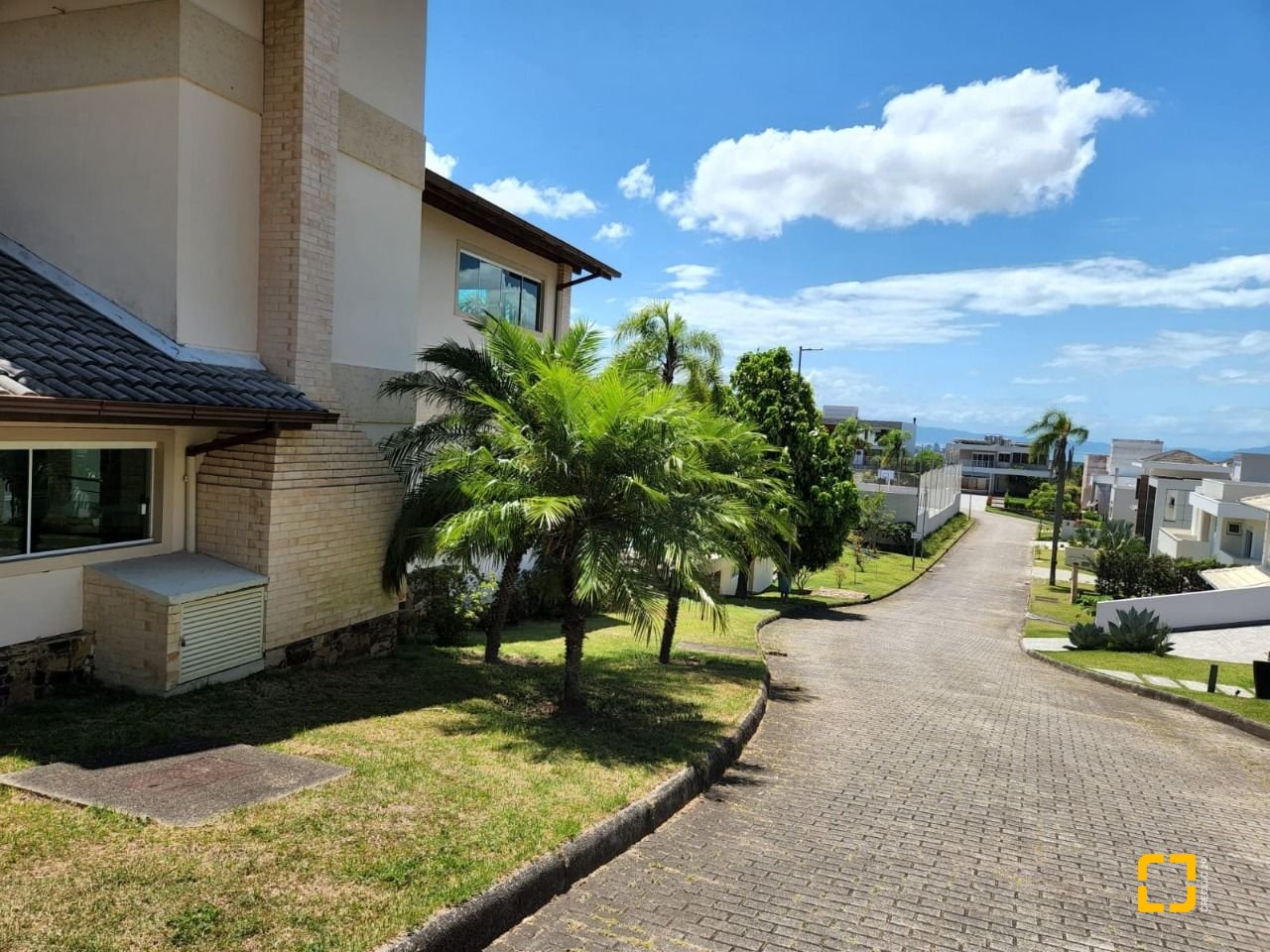 Terreno com 794m², no bairro Córrego Grande em Florianópolis