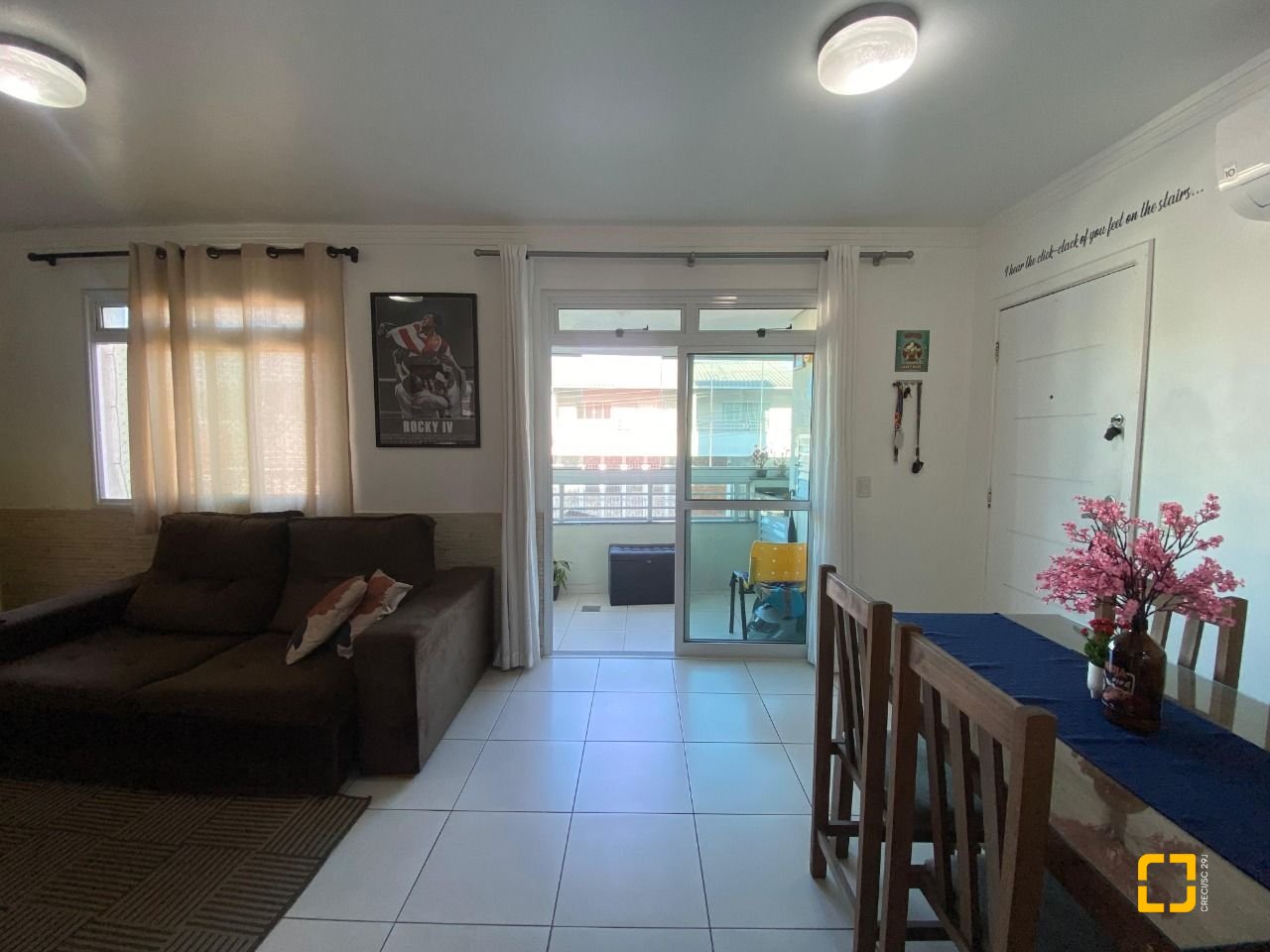 Apartamento com 90m², 3 quartos (sendo 1 suíte), 1 garagem, no bairro Ipiranga em São José