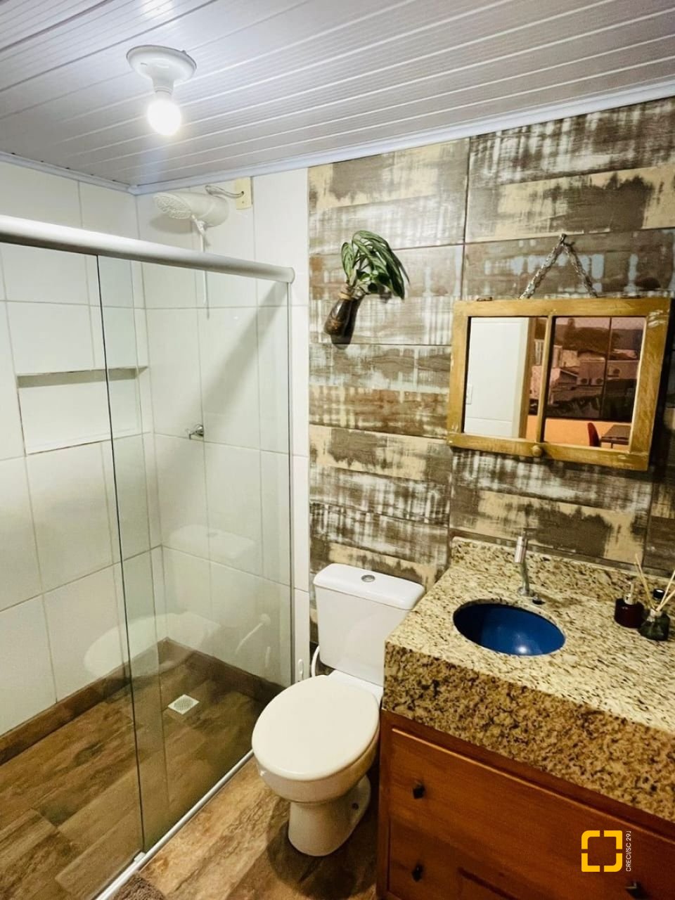 Casa com 200m², 9 quartos (sendo 2 suítes), 2 garagens, no bairro Carvoeira em Florianópolis