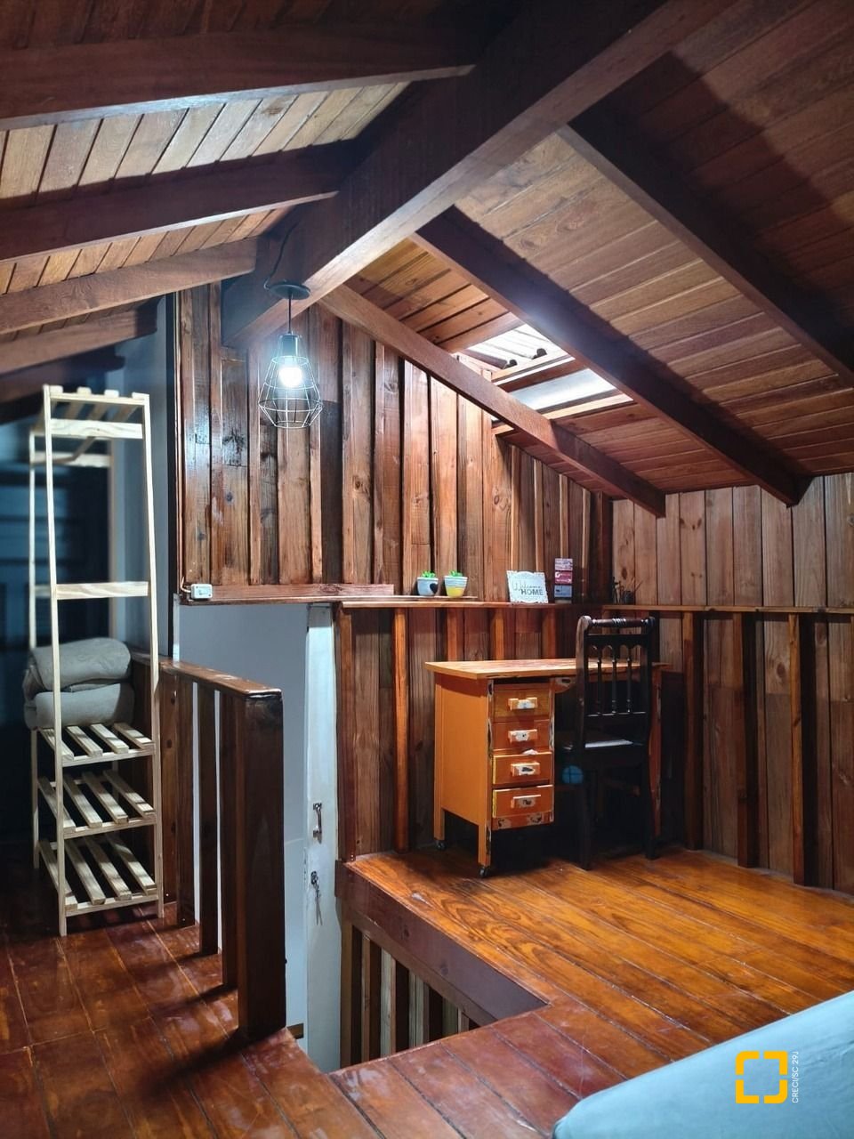 Casa com 200m², 9 quartos (sendo 2 suítes), 2 garagens, no bairro Carvoeira em Florianópolis
