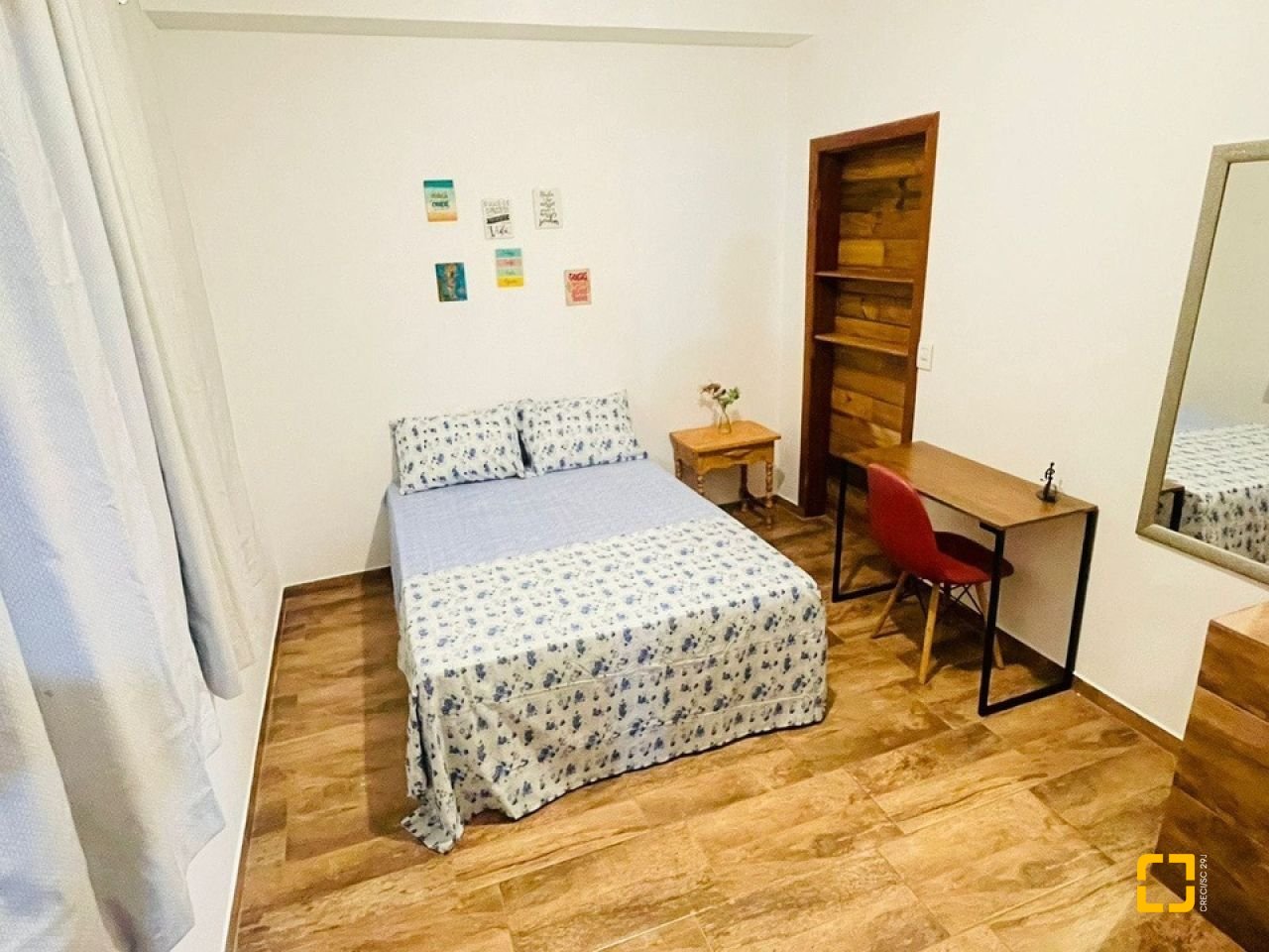 Casa com 200m², 9 quartos (sendo 2 suítes), 2 garagens, no bairro Carvoeira em Florianópolis