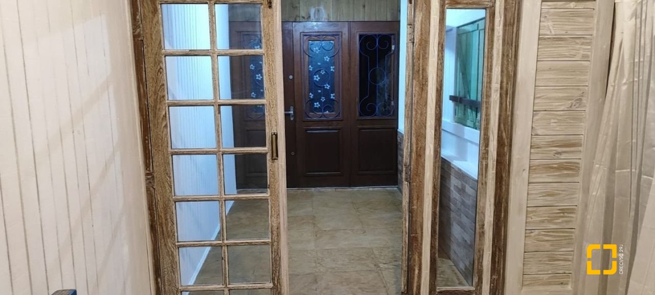 Casa com 200m², 9 quartos (sendo 2 suítes), 2 garagens, no bairro Carvoeira em Florianópolis
