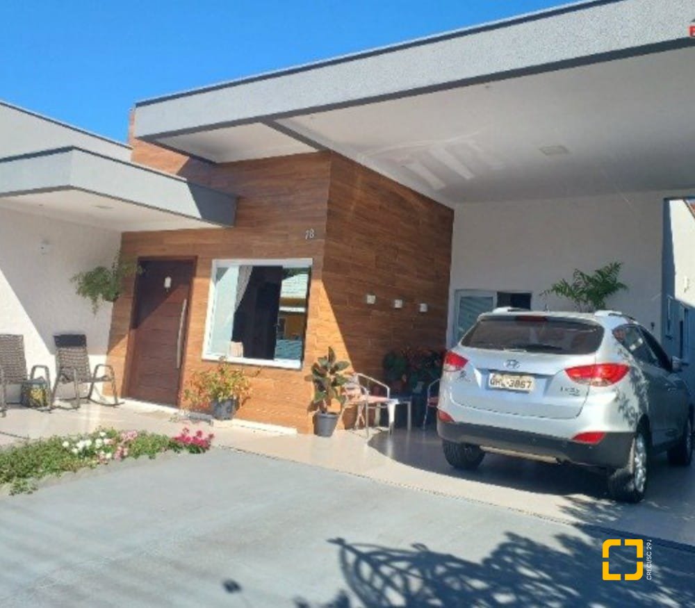 Casa de Condomínio com 370m², 4 quartos (sendo 1 suíte), 2 garagens, no bairro Canasvieiras em Florianópolis