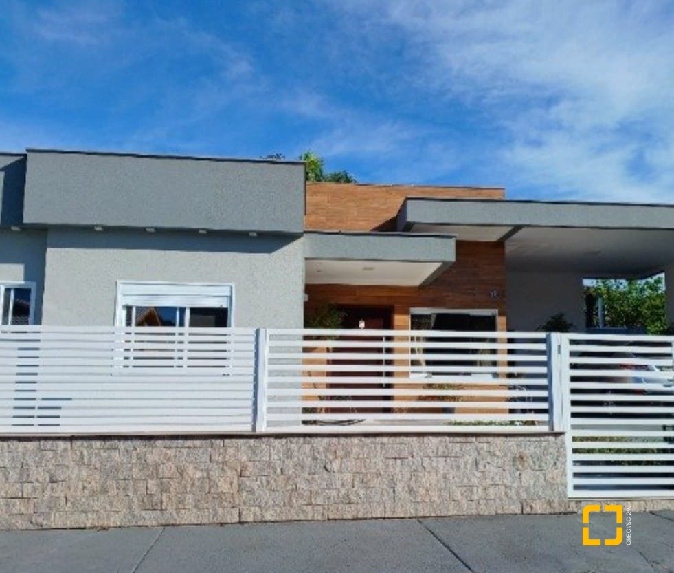 Casa de Condomínio com 370m², 4 quartos (sendo 1 suíte), 2 garagens, no bairro Canasvieiras em Florianópolis