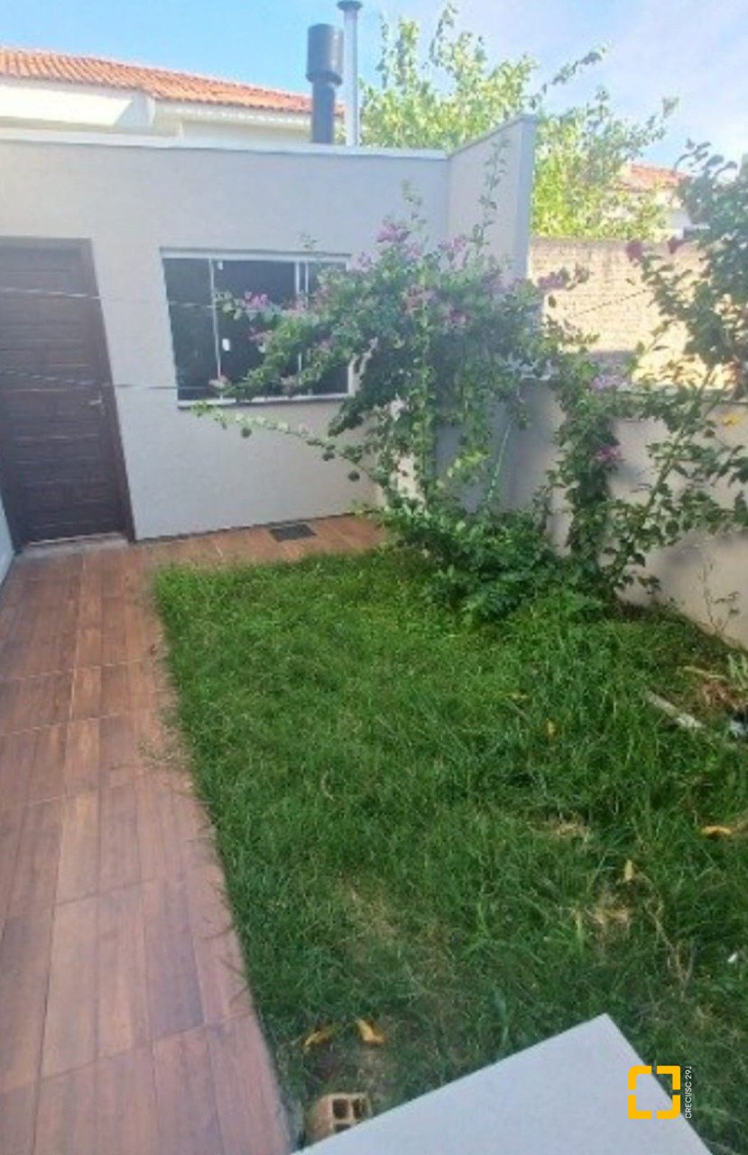 Casa de Condomínio com 370m², 4 quartos (sendo 1 suíte), 2 garagens, no bairro Canasvieiras em Florianópolis