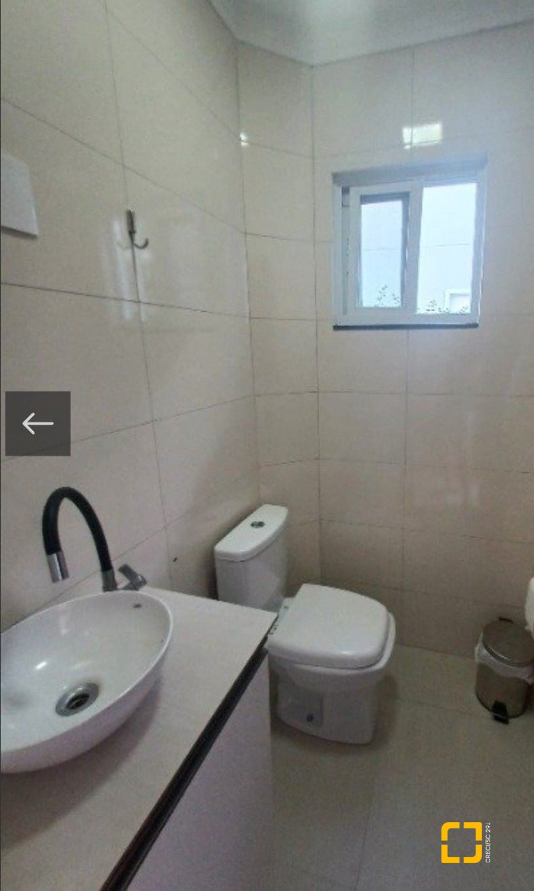 Casa de Condomínio com 370m², 4 quartos (sendo 1 suíte), 2 garagens, no bairro Canasvieiras em Florianópolis