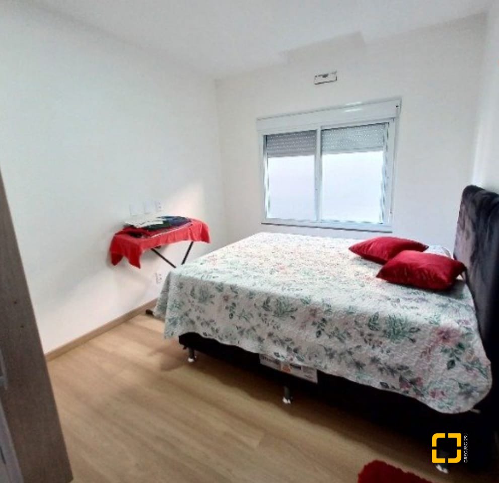 Casa de Condomínio com 370m², 4 quartos (sendo 1 suíte), 2 garagens, no bairro Canasvieiras em Florianópolis