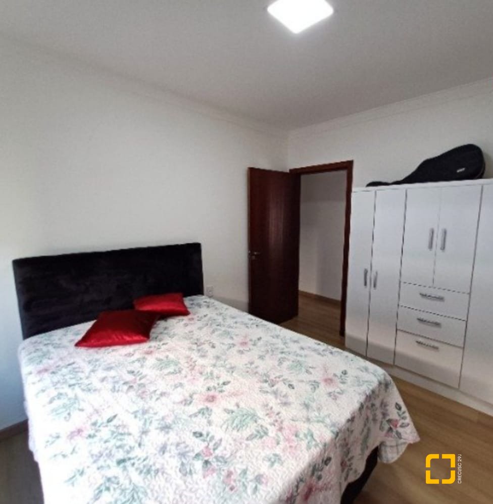 Casa de Condomínio com 370m², 4 quartos (sendo 1 suíte), 2 garagens, no bairro Canasvieiras em Florianópolis