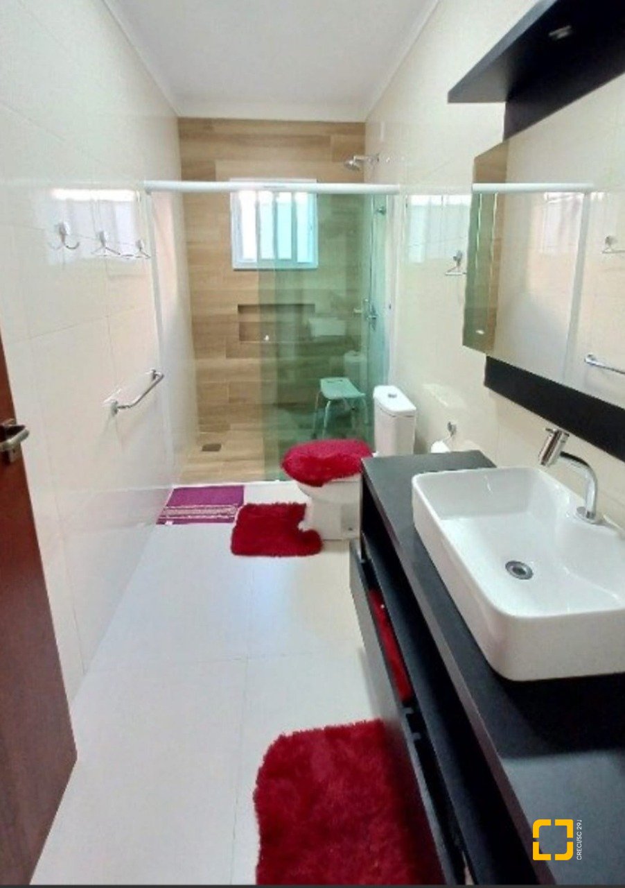 Casa de Condomínio com 370m², 4 quartos (sendo 1 suíte), 2 garagens, no bairro Canasvieiras em Florianópolis