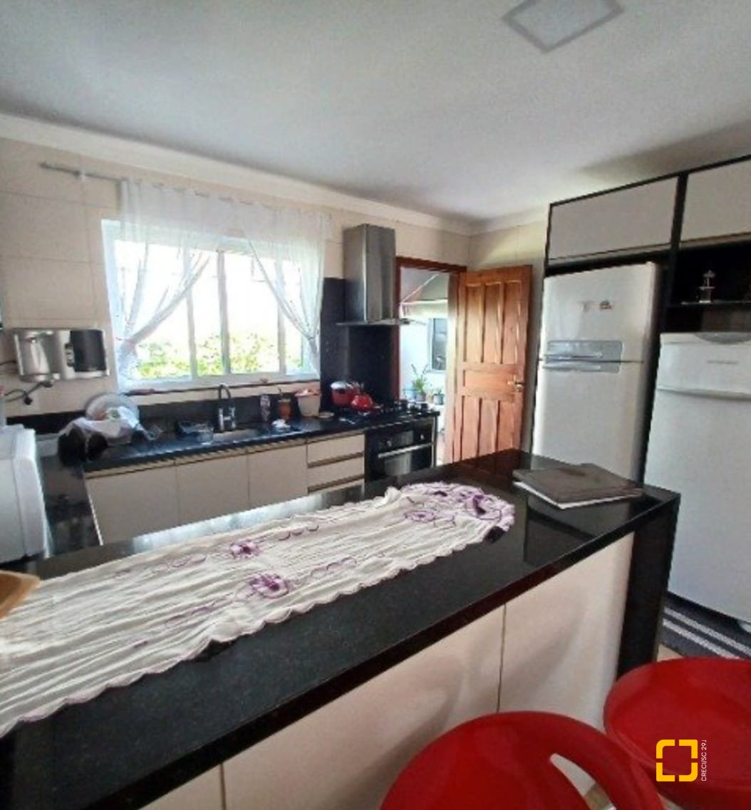 Casa de Condomínio com 370m², 4 quartos (sendo 1 suíte), 2 garagens, no bairro Canasvieiras em Florianópolis