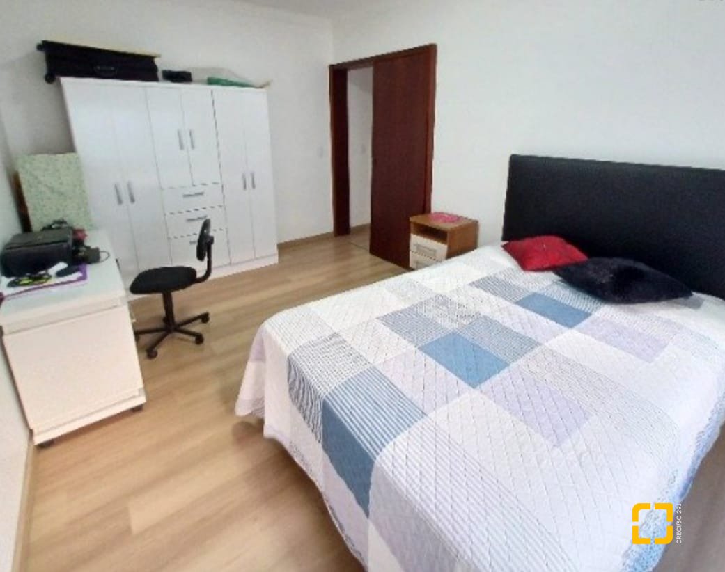 Casa de Condomínio com 370m², 4 quartos (sendo 1 suíte), 2 garagens, no bairro Canasvieiras em Florianópolis