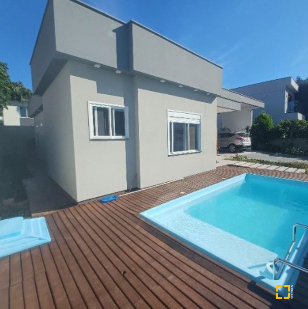Casa de Condomínio com 370m², 4 quartos (sendo 1 suíte), 2 garagens, no bairro Canasvieiras em Florianópolis