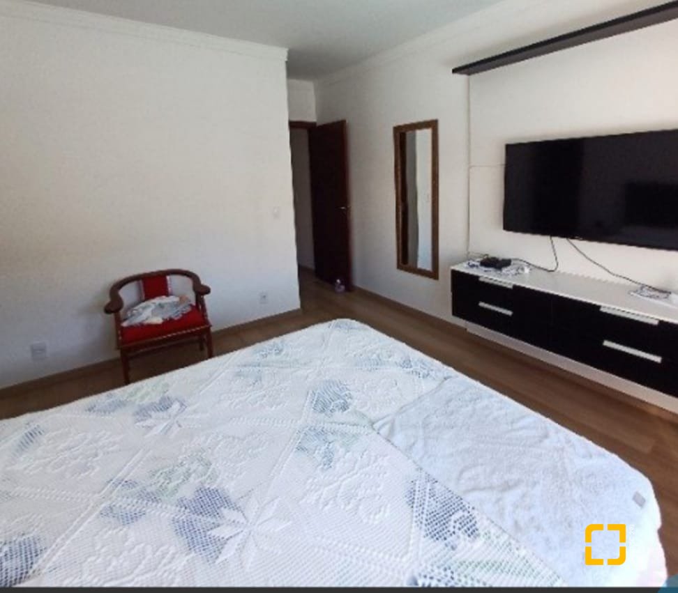 Casa de Condomínio com 370m², 4 quartos (sendo 1 suíte), 2 garagens, no bairro Canasvieiras em Florianópolis