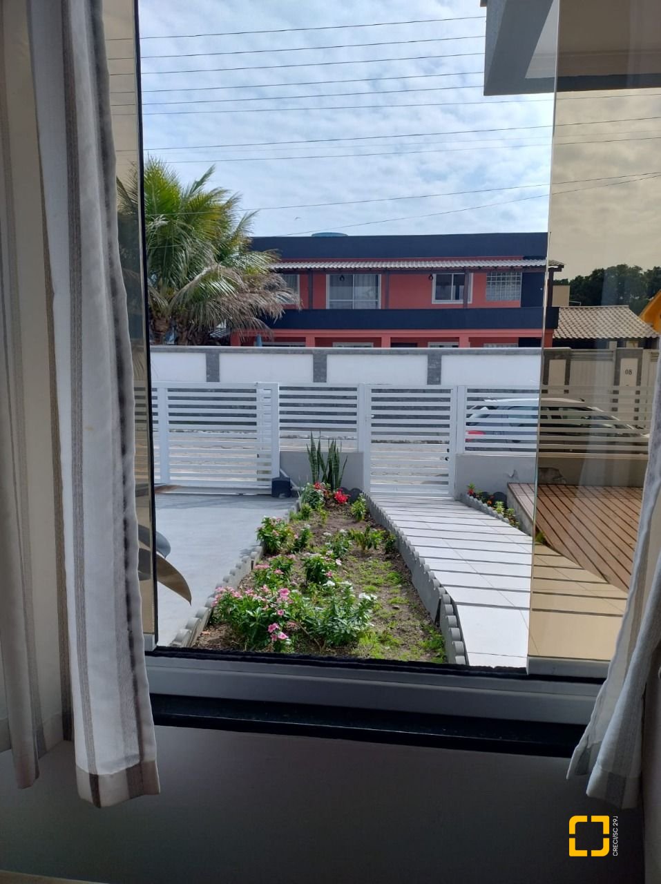 Casa de Condomínio com 370m², 4 quartos (sendo 1 suíte), 2 garagens, no bairro Canasvieiras em Florianópolis