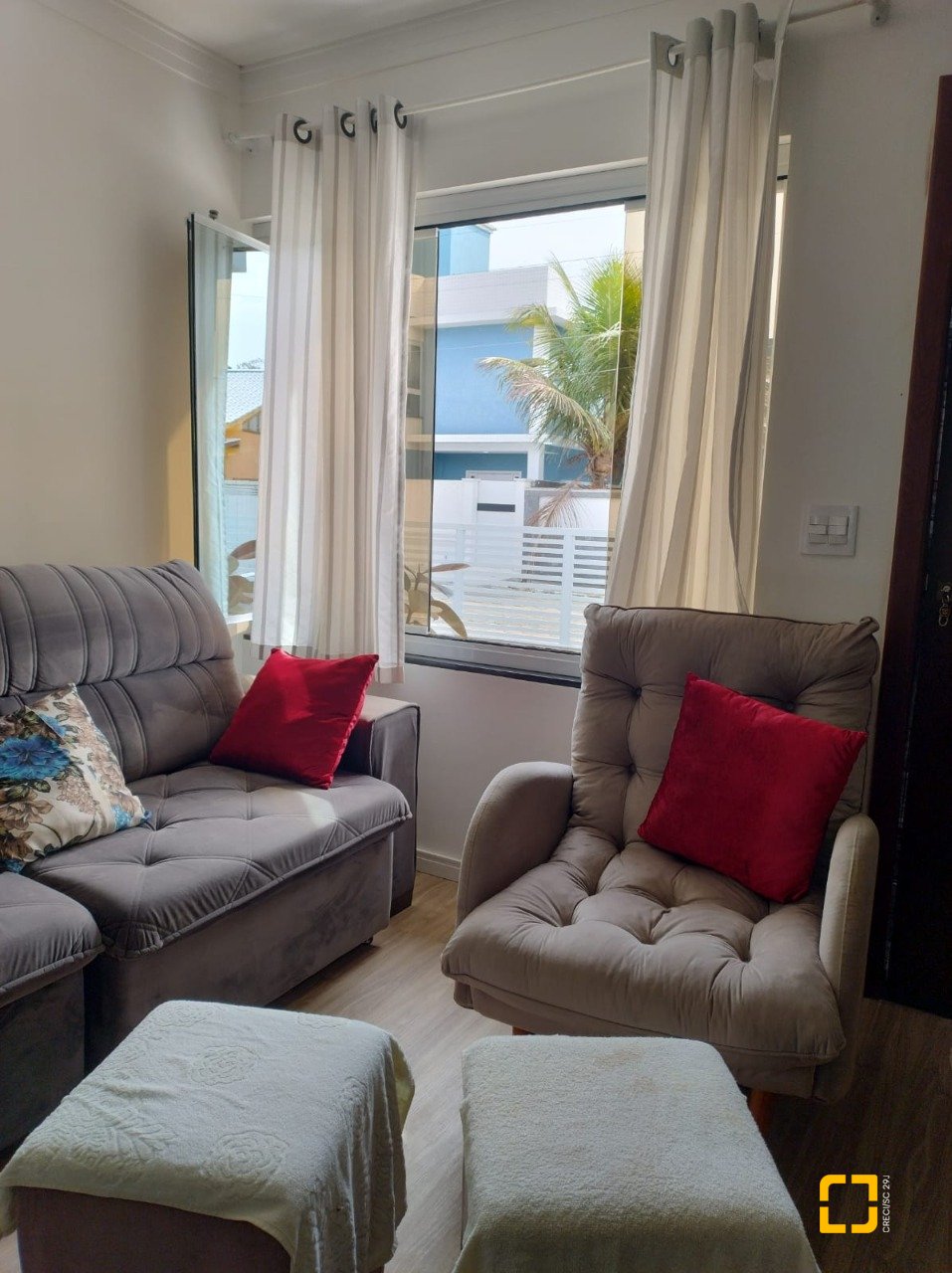 Casa de Condomínio com 370m², 4 quartos (sendo 1 suíte), 2 garagens, no bairro Canasvieiras em Florianópolis