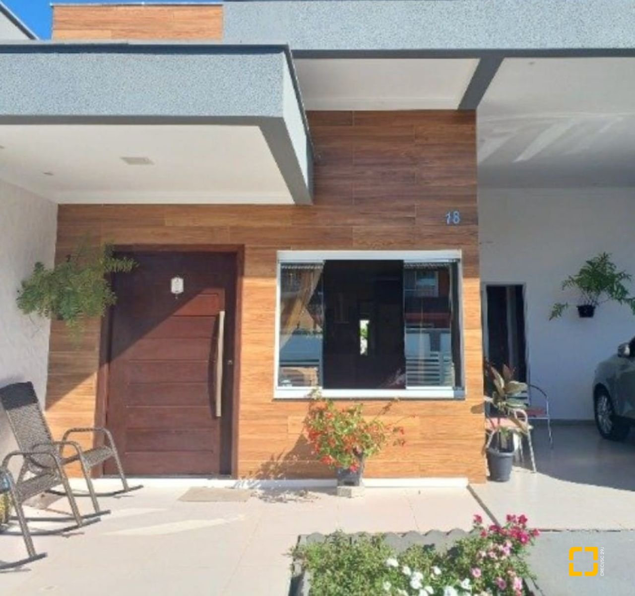 Casa de Condomínio com 370m², 4 quartos (sendo 1 suíte), 2 garagens, no bairro Canasvieiras em Florianópolis