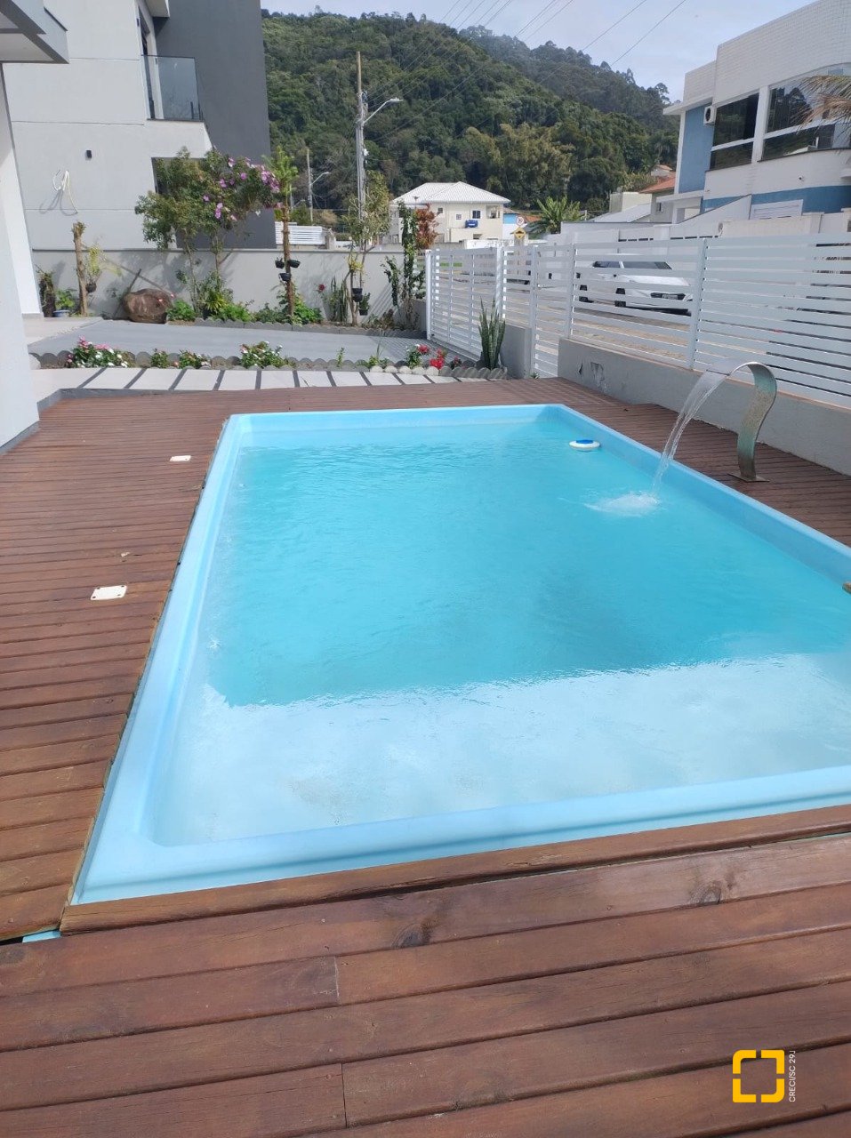 Casa de Condomínio com 370m², 4 quartos (sendo 1 suíte), 2 garagens, no bairro Canasvieiras em Florianópolis