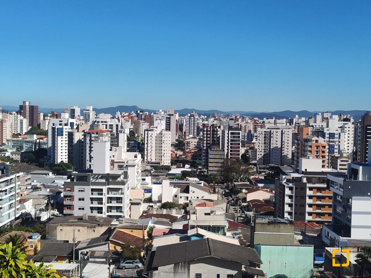 Casa com 103m², 3 quartos (sendo 1 suíte), no bairro Centro em Florianópolis