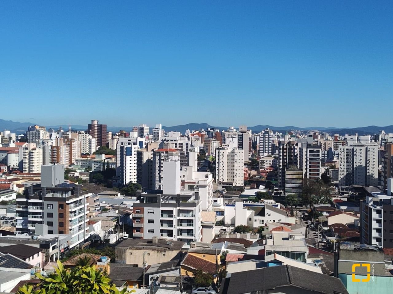 Casa com 103m², 3 quartos (sendo 1 suíte), no bairro Centro em Florianópolis