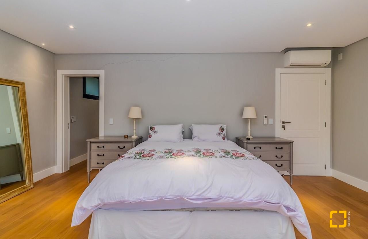 Casa com 564m², 8 quartos (sendo 4 suítes), 4 garagens, no bairro Jurerê Internacional em Florianópolis