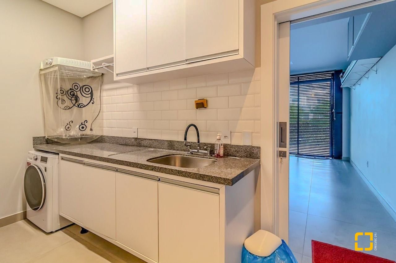 Casa com 564m², 8 quartos (sendo 4 suítes), 4 garagens, no bairro Jurerê Internacional em Florianópolis