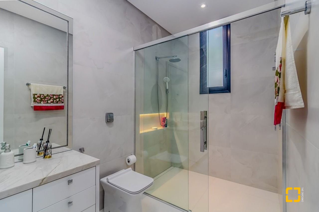 Casa com 564m², 8 quartos (sendo 4 suítes), 4 garagens, no bairro Jurerê Internacional em Florianópolis