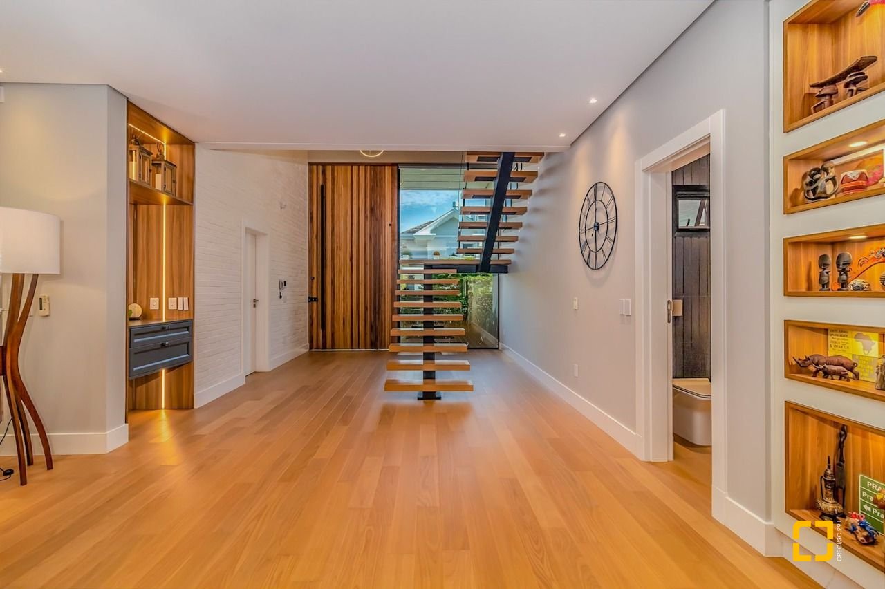 Casa com 564m², 8 quartos (sendo 4 suítes), 4 garagens, no bairro Jurerê Internacional em Florianópolis