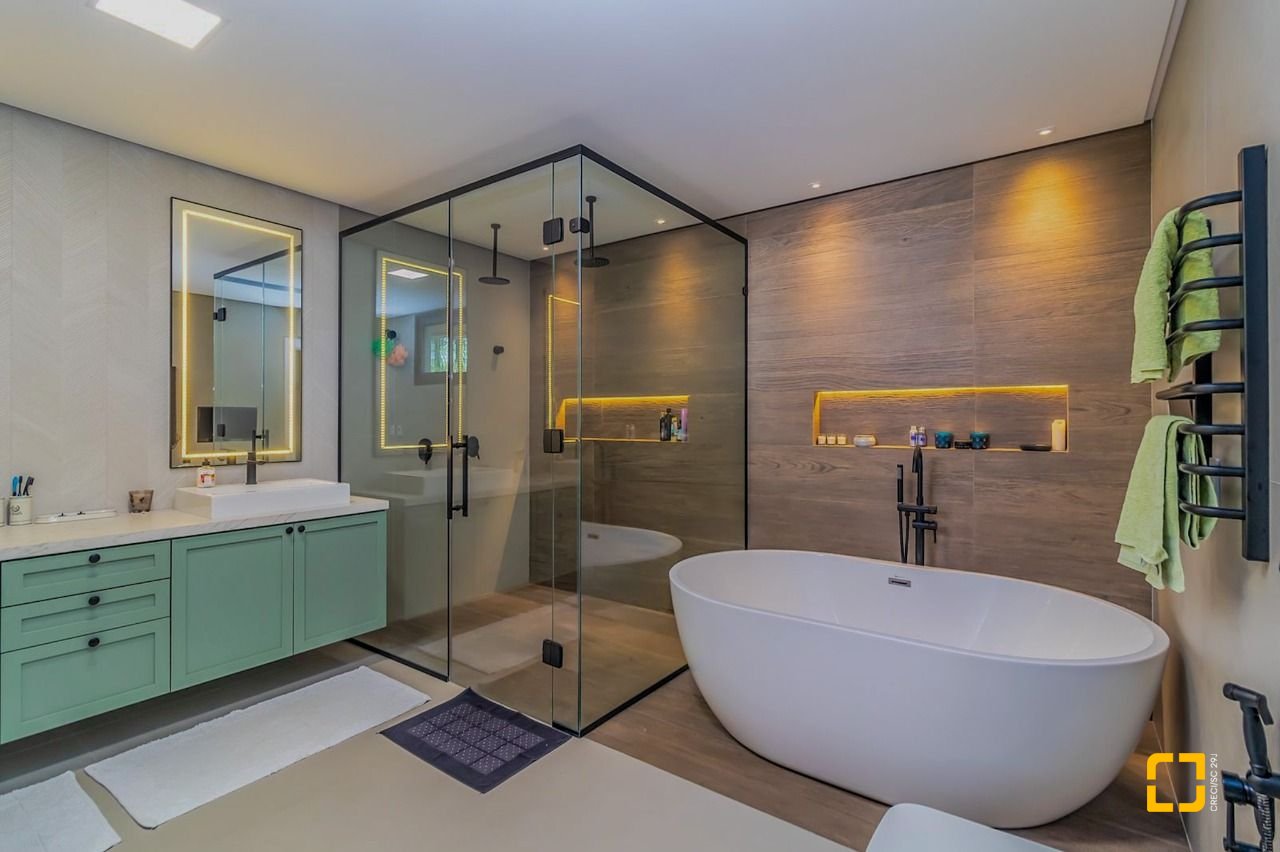 Casa com 564m², 8 quartos (sendo 4 suítes), 4 garagens, no bairro Jurerê Internacional em Florianópolis