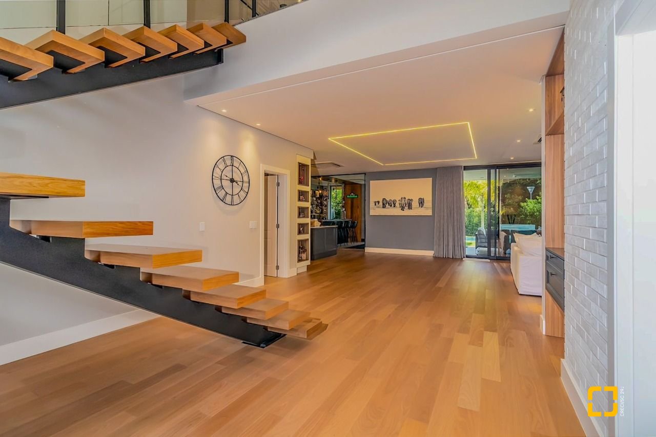 Casa com 564m², 8 quartos (sendo 4 suítes), 4 garagens, no bairro Jurerê Internacional em Florianópolis