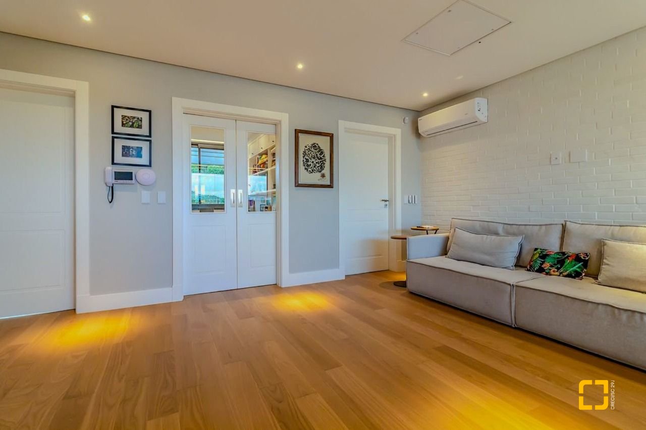 Casa com 564m², 8 quartos (sendo 4 suítes), 4 garagens, no bairro Jurerê Internacional em Florianópolis