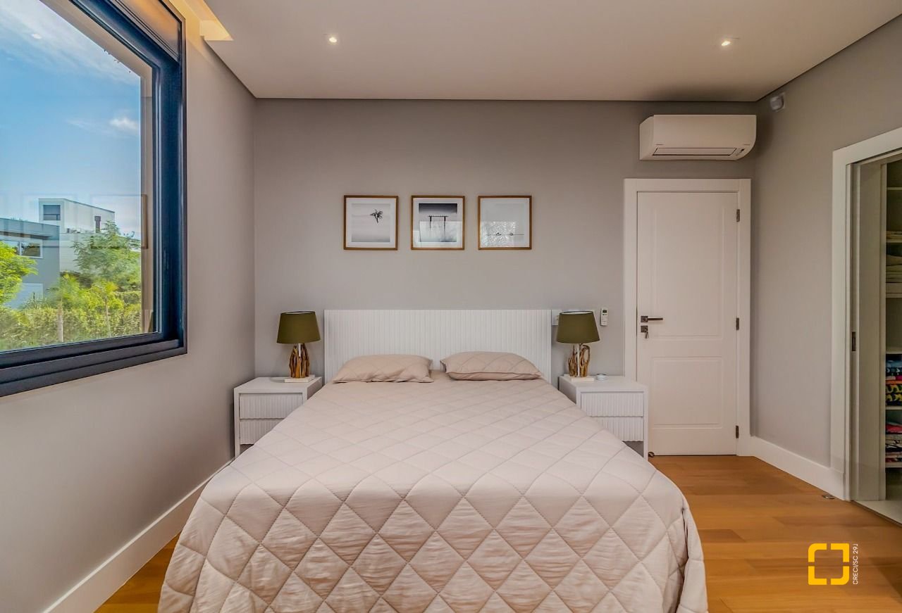 Casa com 564m², 8 quartos (sendo 4 suítes), 4 garagens, no bairro Jurerê Internacional em Florianópolis