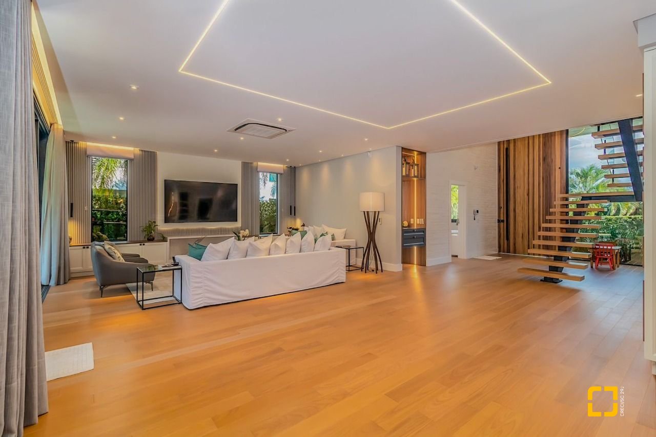 Casa com 564m², 8 quartos (sendo 4 suítes), 4 garagens, no bairro Jurerê Internacional em Florianópolis