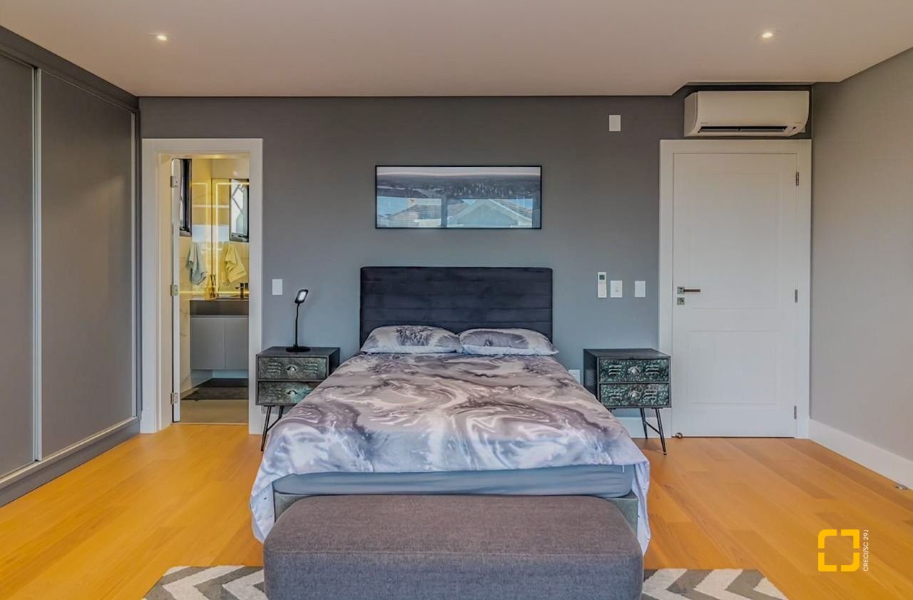Casa com 564m², 8 quartos (sendo 4 suítes), 4 garagens, no bairro Jurerê Internacional em Florianópolis