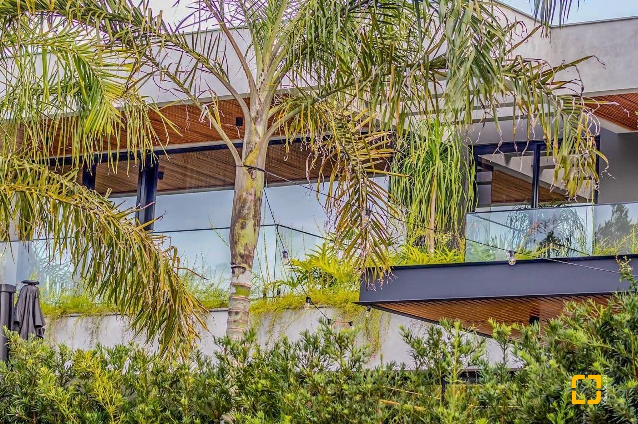 Casa com 564m², 8 quartos (sendo 4 suítes), 4 garagens, no bairro Jurerê Internacional em Florianópolis
