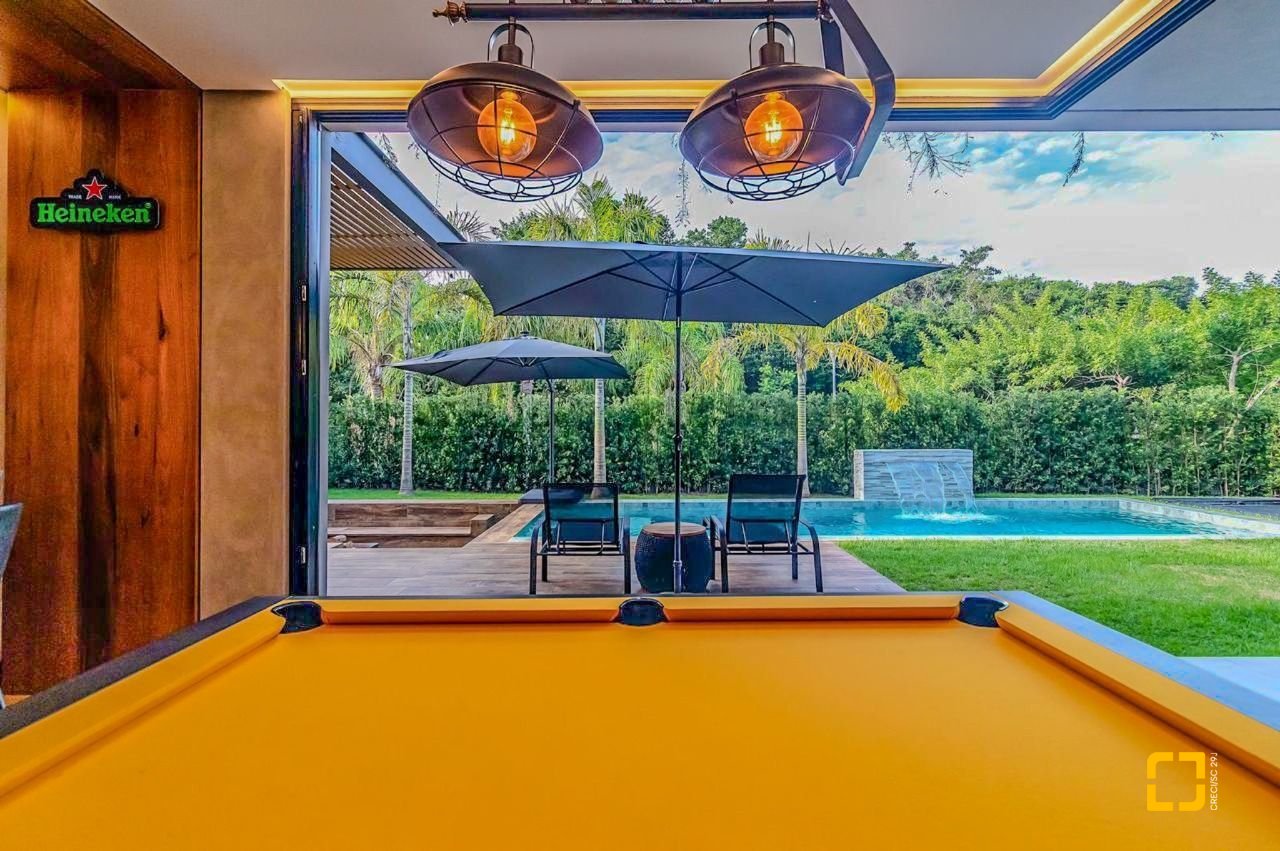 Casa com 564m², 8 quartos (sendo 4 suítes), 4 garagens, no bairro Jurerê Internacional em Florianópolis