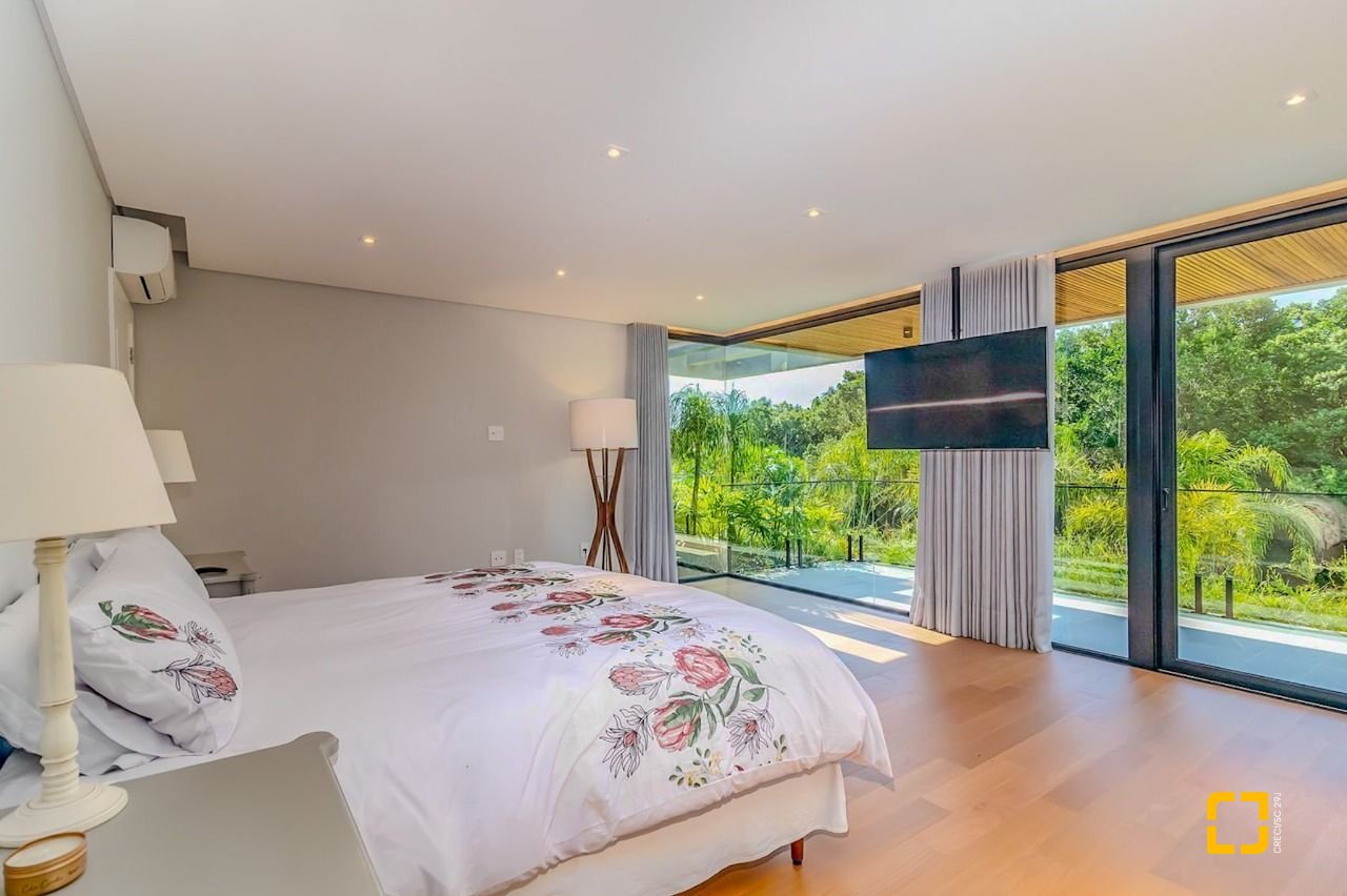 Casa com 564m², 8 quartos (sendo 4 suítes), 4 garagens, no bairro Jurerê Internacional em Florianópolis