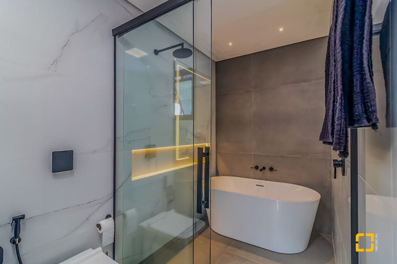 Casa com 564m², 8 quartos (sendo 4 suítes), 4 garagens, no bairro Jurerê Internacional em Florianópolis