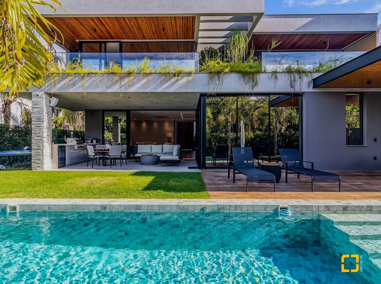 Casa com 564m², 8 quartos (sendo 4 suítes), 4 garagens, no bairro Jurerê Internacional em Florianópolis