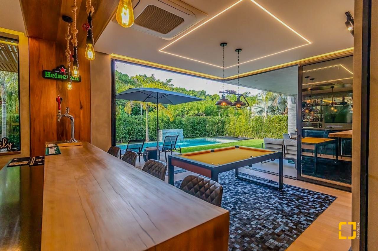 Casa com 564m², 8 quartos (sendo 4 suítes), 4 garagens, no bairro Jurerê Internacional em Florianópolis